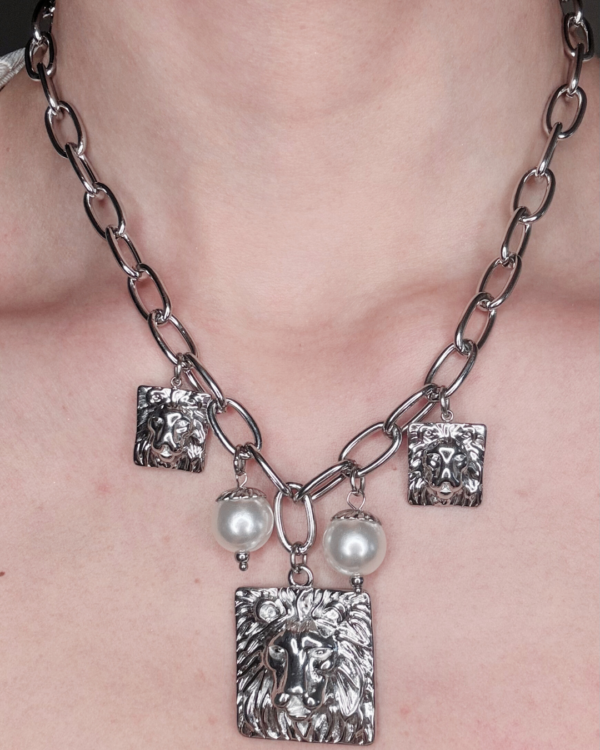 Collana Lèon